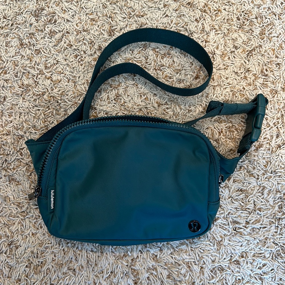 Lululemon belt bag. Green Jasper color.